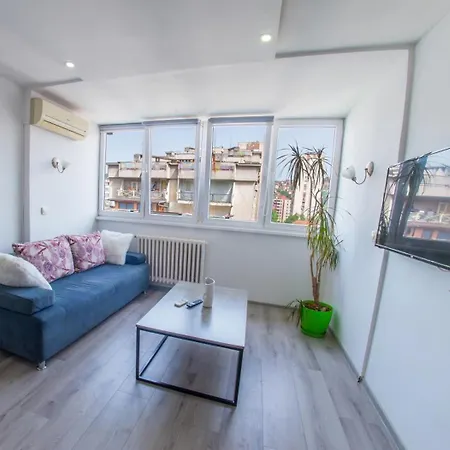 Pluton Apartment *